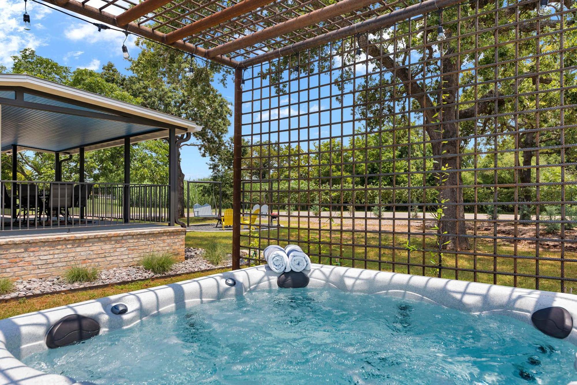 Blumenhaus Sleeps 6 Full Kitchen Plus Hot Tub Fredericksburg Zewnętrze zdjęcie