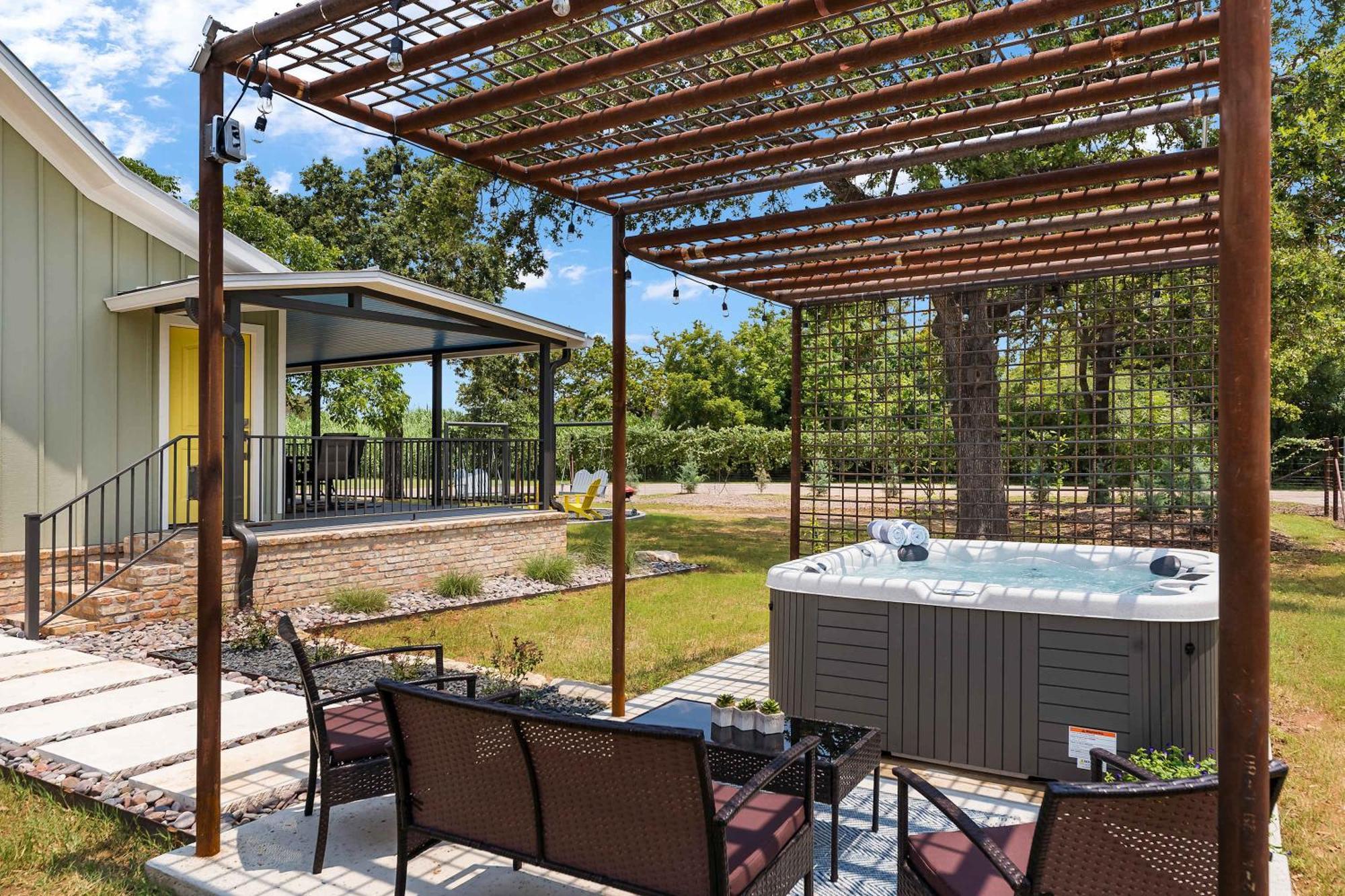 Blumenhaus Sleeps 6 Full Kitchen Plus Hot Tub Fredericksburg Zewnętrze zdjęcie